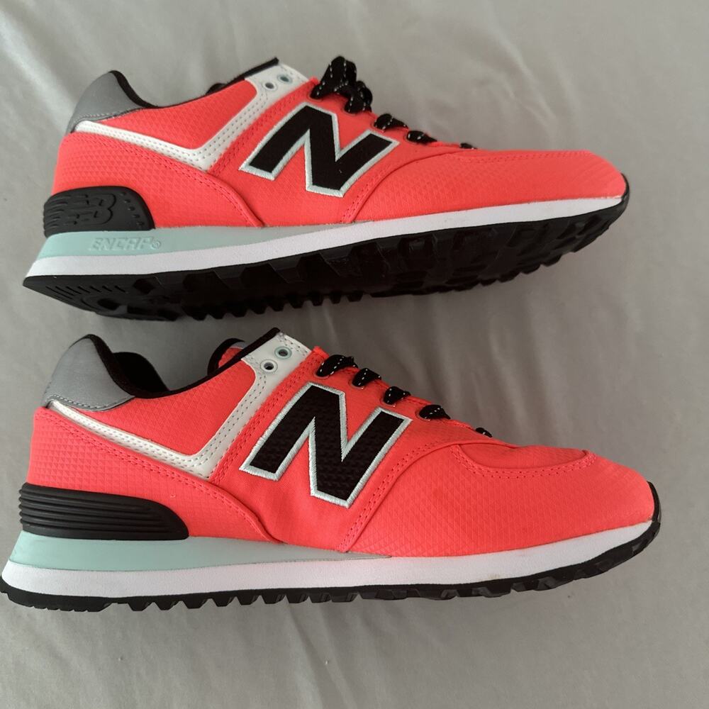 New Balance 574 Classic Women's Size 9 (Medium) Running Shoes Coral/Black - Picture 3 of 8
